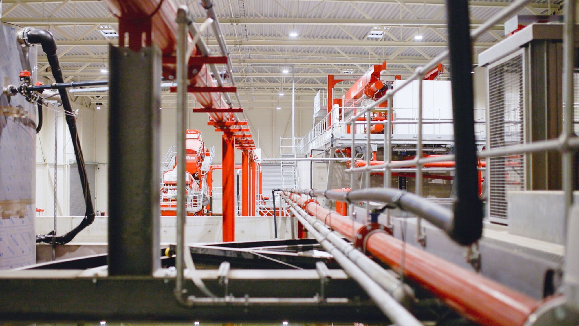 Industrial soil and slurry wash plant and wet processing solution.